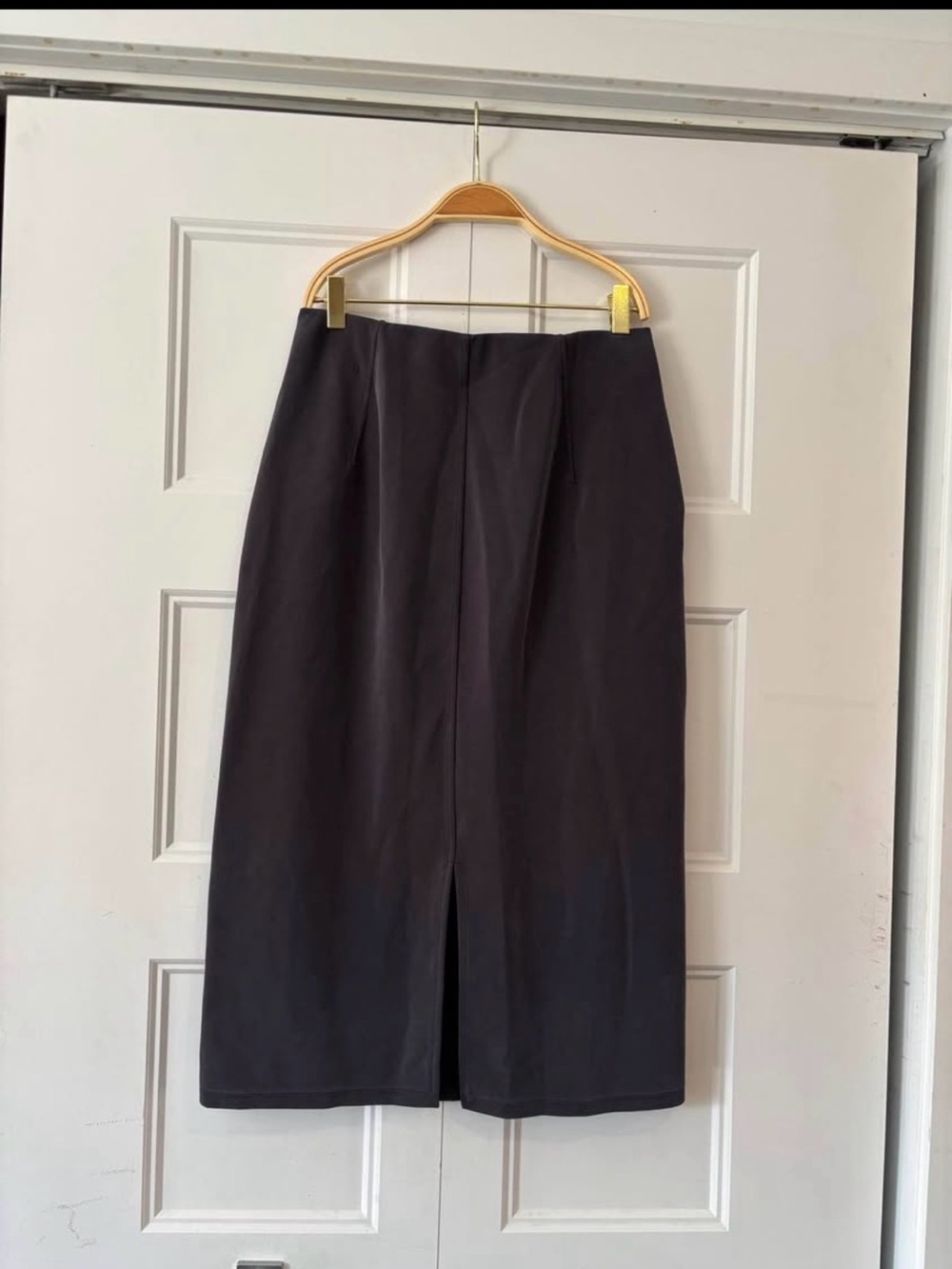Lululemon sofstream size 8 Midi Pencil Skirt - Sleek Professional Style